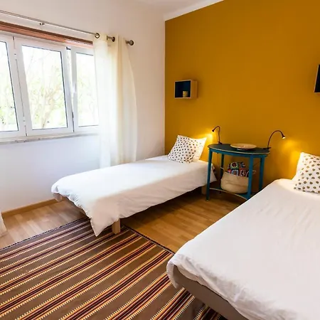 Alaia Surflodge Hotell *