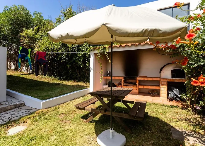 Alaia Surflodge מלון אריסרייה